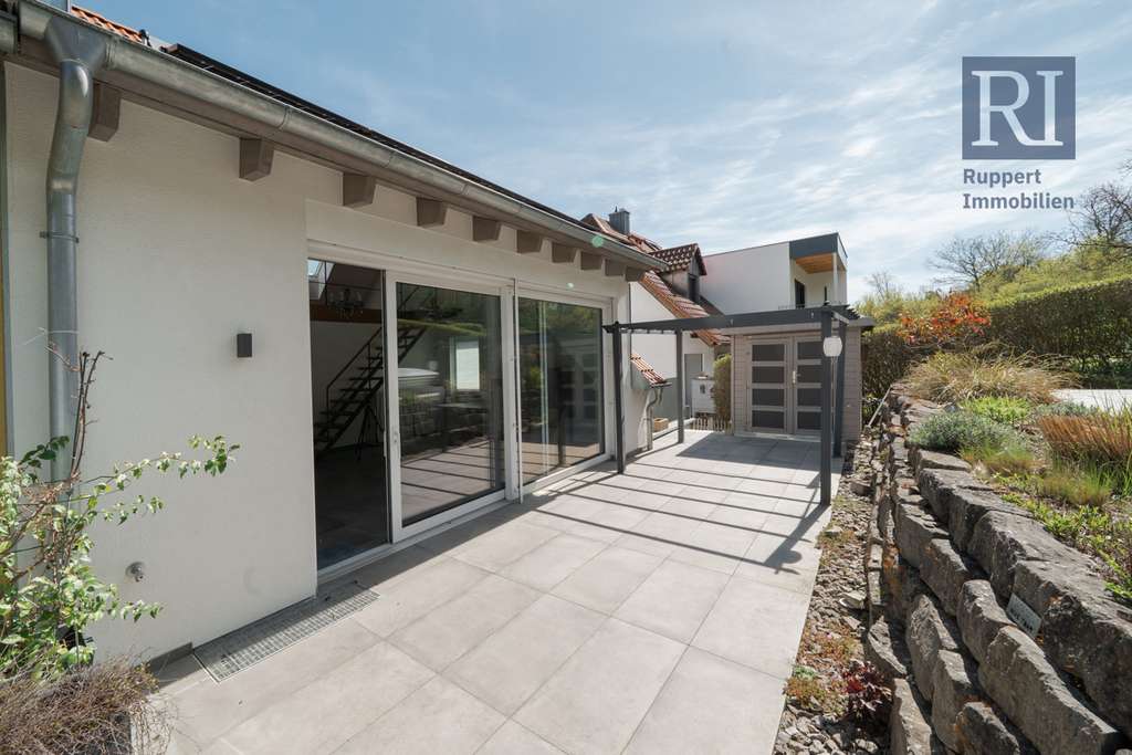 Immobilie in Güntersleben - Moderne Doppelhaushälfte mit Pool in Güntersleben - Bild 4