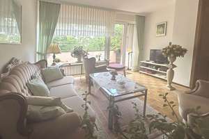 Gepflegte, gut aufgeteilte Wohnung mit Balkon und Garage