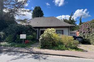 ebenerdig ausgestatteter Walmdachbungalow mit Garage an Toplage im Zentrum von Westerstede – Die vollständige Adresse der Immobilie erhältst du vom Anbieter., 26655 Westerstede – Vorschaubild 2