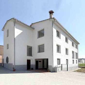 Haus zu verkaufen in Sant Feliu de Pallerols, mit großen Fenstern, viel Licht und angenehmem Ausblic