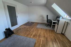 Gemütliche DG-Wohnung zur Zwischenmiete (August-Januar) 