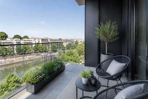 Jeden Tag Spreeblick – Exklusive 2-Zimmer-Wohnung mit Loggia & Tiefgaragenstellplatz
