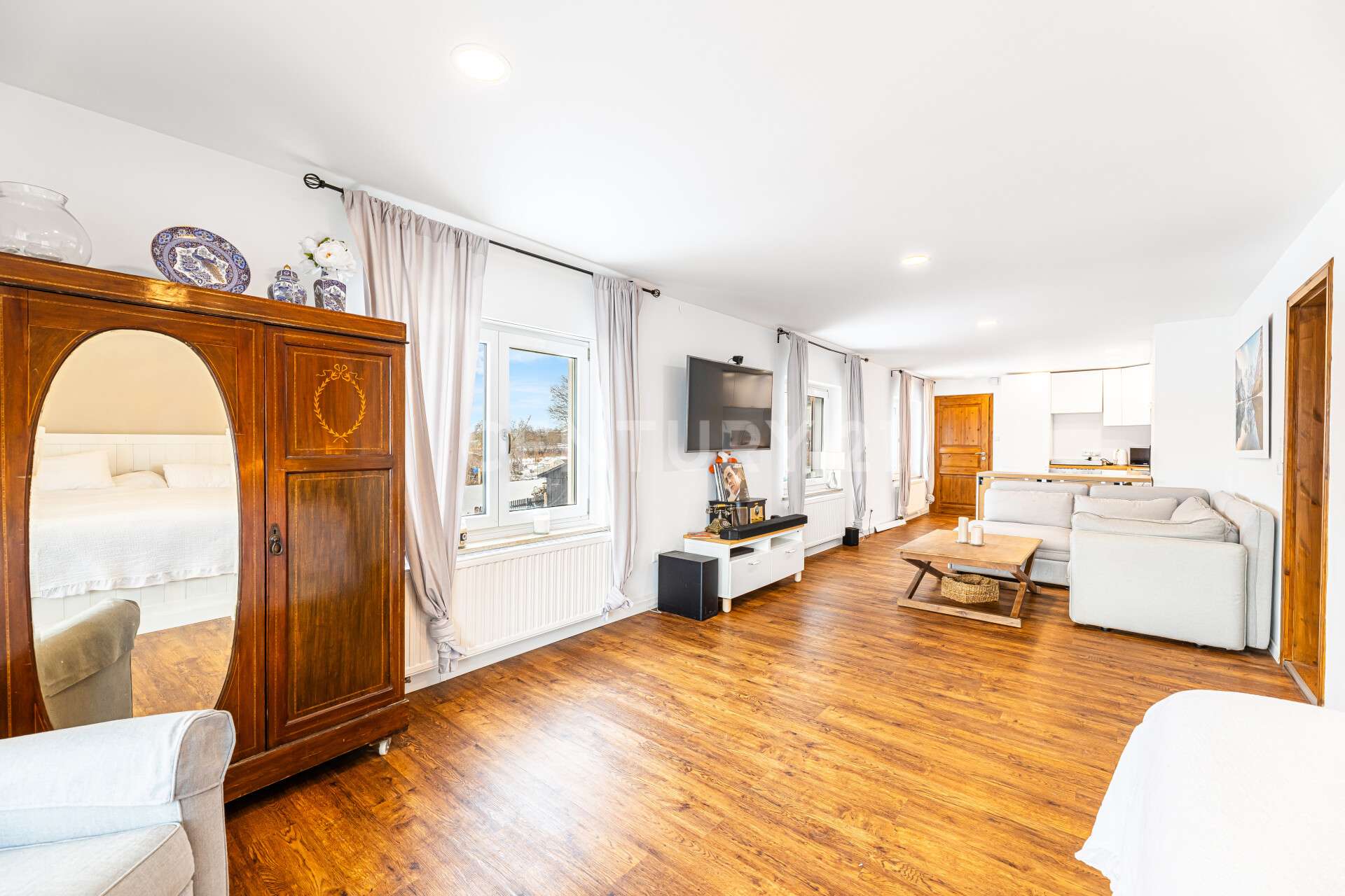 Immobilie in Leinburg - Großzügiges Wohnhaus mit Einliegerwohnung, Scheune und Ausbaupotenzial - Bild 6