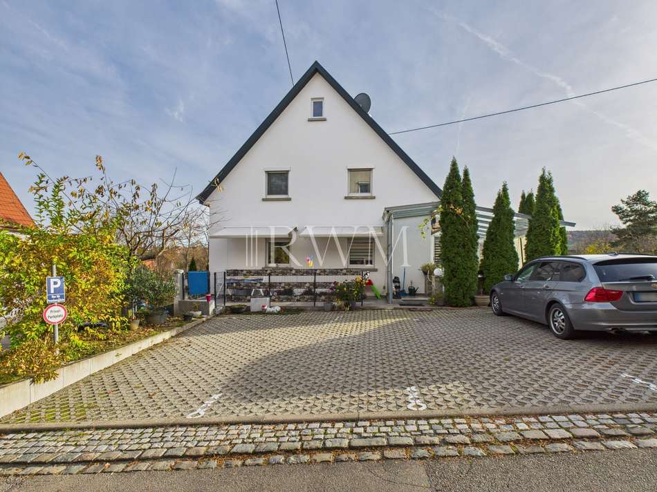 Stellplätze am Haus