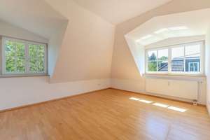 Eingebettet im Grünen – stilvolle 3-Zimmer-Dachgeschosswohnung mit Südterrasse – Die vollständige Adresse der Immobilie erhältst du vom Anbieter., 81827 Waldtrudering, München – Vorschaubild 13