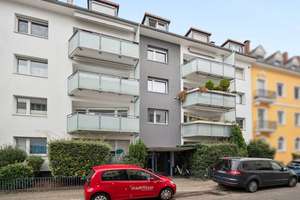 Moderne 3,5-Zi.-Eigentumswohnung mit Balkon in ruhiger Seitenstraße Nähe Hauptbahnhof in Karlsruhe – Die vollständige Adresse der Immobilie erhältst du vom Anbieter., 76137 Südweststadt, Karlsruhe – Vorschaubild 1