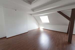 Wohnen im Grünen: 3-Zimmer-Dachgeschosswohnung in Bochum-Nord, 93 m² + Stellplatz