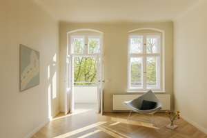 Altbauwohnung mit Südbalkon, Farrow & Ball Farbkonzept und Aufzug