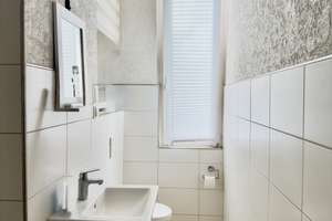 Charmante 2-3-Zimmer mit Südwest-Balkon, EBK, saniertem Badezimmer, Holzdielen etc. – 30165 Vahrenwald, Hannover – Vorschaubild 9