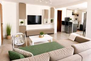 Außergewöhnliche Maisonette-Wohnung über drei Ebenen mit Terrasse, Klimaanlage & Stellplatz