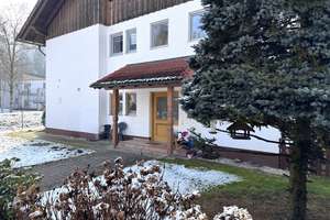 Der eigene Garten inklusive: Wohnung in Metten mit ca. 300 m² Freifläche, Garage & Stellplatz – Die vollständige Adresse der Immobilie erhältst du vom Anbieter., 94526 Metten – Vorschaubild 16