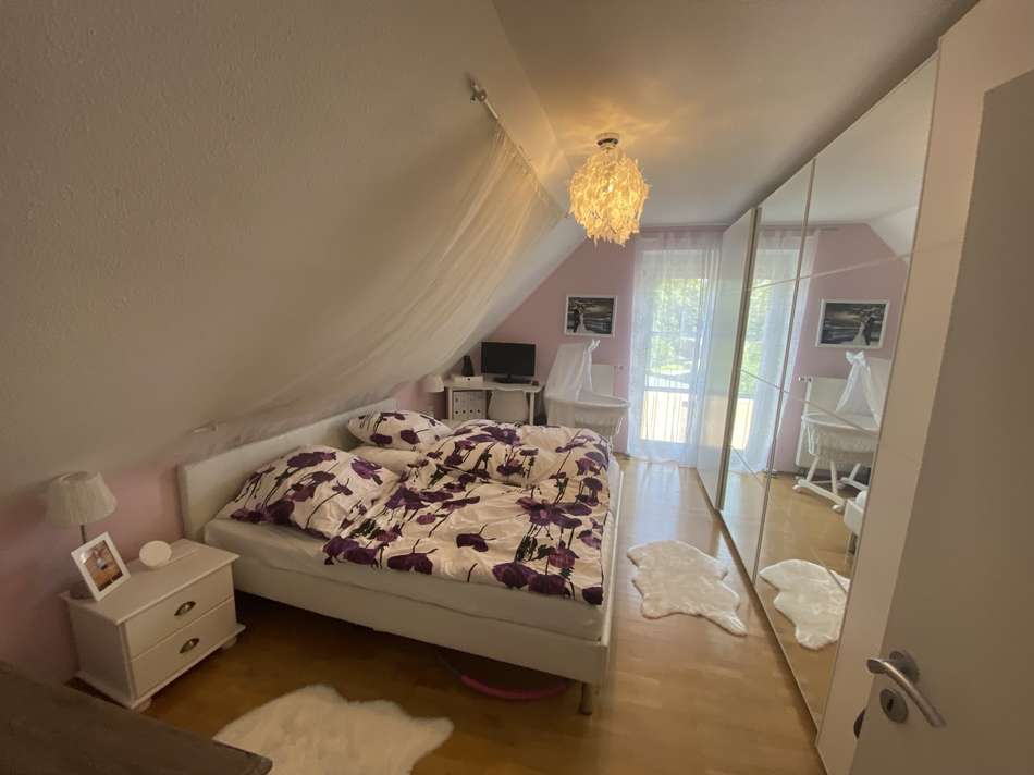 Schlafzimmer OG links