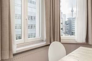 Nahe Rosa-Luxemburg-Platz: Wunderschöne 4 Zimmer Altbauwohnung mit 2 Bädern & hohe Decken – Schönhauser Allee 185, 10119 Prenzlauer Berg, Berlin – Vorschaubild 9