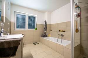 ***HELLE UND GERÄUMIGE 2-ZIMMER-WOHNUNG MIT KÜCHE UND SÜD-LOGGIA*** – Die vollständige Adresse der Immobilie erhältst du vom Anbieter., 92331 Parsberg – Vorschaubild 7