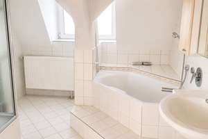 Großzügige und helle, renovierte 2-Zimmer-Dachgeschoß-Wohnung mit Lift in Sendling – Senserstr. 15, 81371 Sendlinger Feld, München – Vorschaubild 12