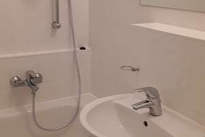 Stilvolle, geräumige und gepflegte 1-Zimmer-EG-Wohnung mit Balkon und EBK in Potsdam – Ziolkowskistrasse 54, 14480 Am Stern, Potsdam – Vorschaubild 6