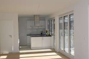 Super moderne & geräumige Wohnung mit zweieinhalb Zimmern sowie Balkon & EBK in KA – Kriegsstrasse 244 A, 76135 Weststadt, Karlsruhe – Vorschaubild 3