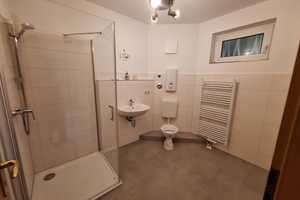 zu Vermieten-ruhig gelegene 2 Zi. mit Balkon, Fahrstuhl, Stellplatz – Rostock – Vorschaubild 3