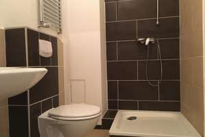 VIDEORUNDGANG, NEUE Einbauküche, Neuer Laminat, 3 Raum , Balkon und vieles mehr – Lilienstraße  41, 4315 Neustadt-Neuschönefeld, Leipzig – Vorschaubild 9
