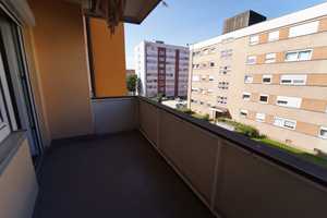 Ansprechende 4-Zimmer-Wohnung mit Balkon in Nürnberg Johannis neu renoviert – Kirschgartenstraße 81, 90419 Nürnberg – Vorschaubild 2