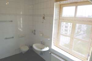 Schöne, helle 3-Zimmer-Altbauwohnung mit Wohnküche und Balkon am Pasinger Stadtpark! – Engelbertstraße 2, 81241 Pasing, München – Vorschaubild 27