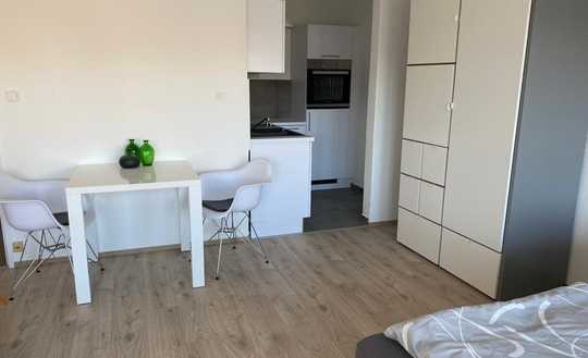 Renoviertes und voll möbliertes Apartment in zentraler City-Lage