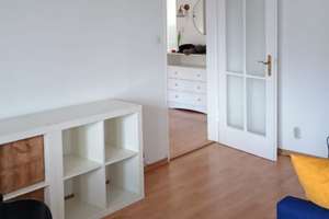 Charmante 2-Zimmer-Wohnung mit Balkon und EBK im Süden Frankfurts – 60528 Niederrad, Frankfurt am Main – Vorschaubild 2