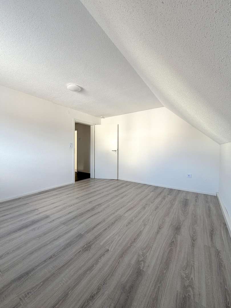 Immobilie in Beratzhausen - *Frisch Saniert & Provisionsfrei* Wunderschönes Einfamilienhaus mit malerischer Aussicht & 3 Gärten - Bild 4