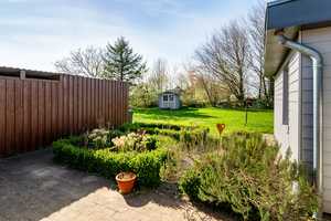 Ebenerdiges Wohnen im Grünen: Dieser Bungalow bietet Platz und viele Gestaltungsmöglichkeiten. – Nordfriesland (Kreis) – Vorschaubild 9