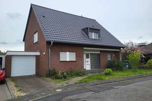 Provisionsfrei direkt vom Eigentümer-Freistehendes Einfamilienhaus mit Einliegerwohnung