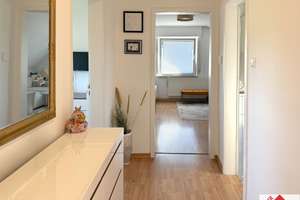 Attraktive 3 Zimmer Dachgeschoss Wohnung mit tollem Ausblick – Die vollständige Adresse der Immobilie erhältst du vom Anbieter., 70569 Kaltental, Stuttgart – Vorschaubild 6