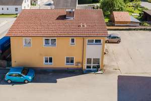 Attraktives Zweifamilienhaus mit zwei Wohneinheiten und vier Stellplätzen – Die vollständige Adresse der Immobilie erhältst du vom Anbieter., 86633 Neuburg an der Donau – Vorschaubild 3