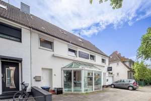 Gepflegtes Mehrfamilienhaus mit Gewerbeeinheit, Garage und Garten in Osterholz – Die vollständige Adresse der Immobilie erhältst du vom Anbieter., 28325 Ellenerbrok-Schevemoor, Bremen – Vorschaubild 2