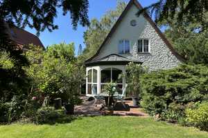 GARTENIDYLL IN NIKOLASSEE: Auf wunderbarem Sonnengrundstück mit Garten, Terrasse, Garage & Sauna! – Berlin – Vorschaubild 8