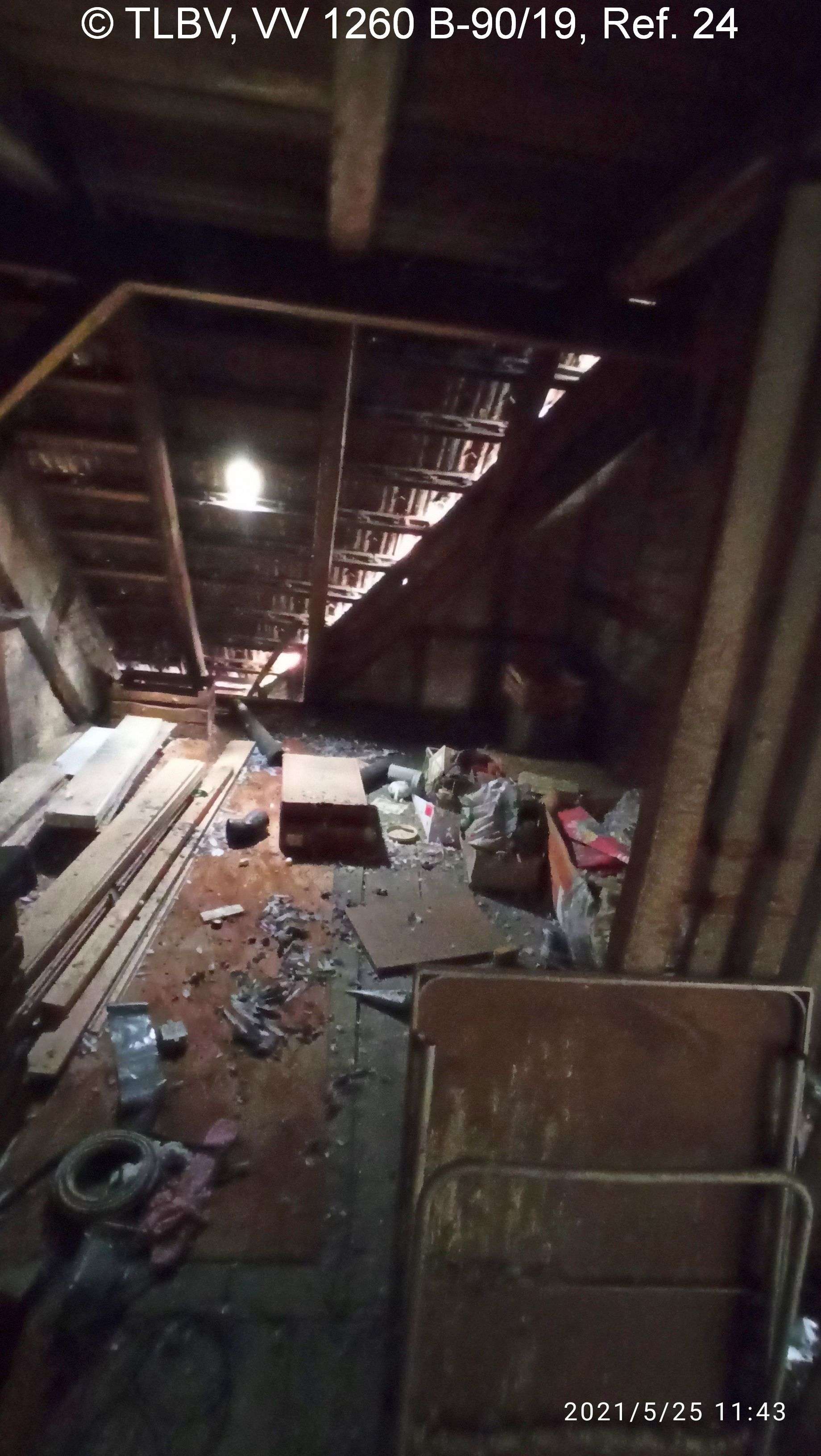 sanierungsbedürftiges Fachwerkhaus in zentraler Lage, Wartburgkreis – Bild 3