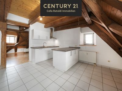 Wohnen mit Charakter – stilvolle Maisonettewohnung im denkmalgeschützten Dachgeschoss