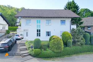Wohlfühlen auf jedem Quadratmeter – Einfamilienhaus in Waldbröl mit Einliegerwohnung, Garage & Sauna – Die vollständige Adresse der Immobilie erhältst du vom Anbieter., 51545 Waldbröl – Vorschaubild 3