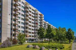 Günstige 2-Zimmerwohnung mit Balkon und Aufzug! – Herzberger Str. 6, 1239 Prohlis-Nord, Dresden – Vorschaubild 1
