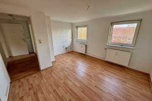 Licht, Charme & Gestaltungsspielraum – 2-Zimmer-Dachgeschosswohnung mit Renovierungsbonus | GBH – Haßjägerweg 36, 38229 Gebhardshagen, Salzgitter – Vorschaubild 2