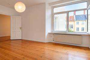 Seltene Familienwohnung in Charlottenburg – 4 Zimmer, Wohnküche, Bad & Gäste-WC – Die vollständige Adresse der Immobilie erhältst du vom Anbieter., 10627 Charlottenburg, Berlin – Vorschaubild 1