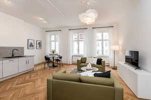 2-Zimmer-Stuckaltbauwohnung in Top-Lage
ACHTUNG: NUR FÜR MIETER AUS DEM SOZIALEN ERHALTUNGSGEBIET – Berlin – Vorschaubild 1