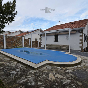 SCHÖNE FREISTEHENDE VILLA MIT POOL