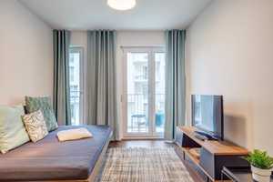Stilvoll möbliertes, geräumiges 1-Zimmer-Apartment mit EBK und Balkon in Schwabing, München – Leopoldstr. 204, 80804 München – Vorschaubild 1
