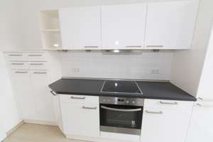 Helle und geräumige Wohnung mit drei Zimmern sowie Balkon und Einbauküche in Berlin Mitte – 10115 Mitte (Ortsteil), Berlin – Vorschaubild 8