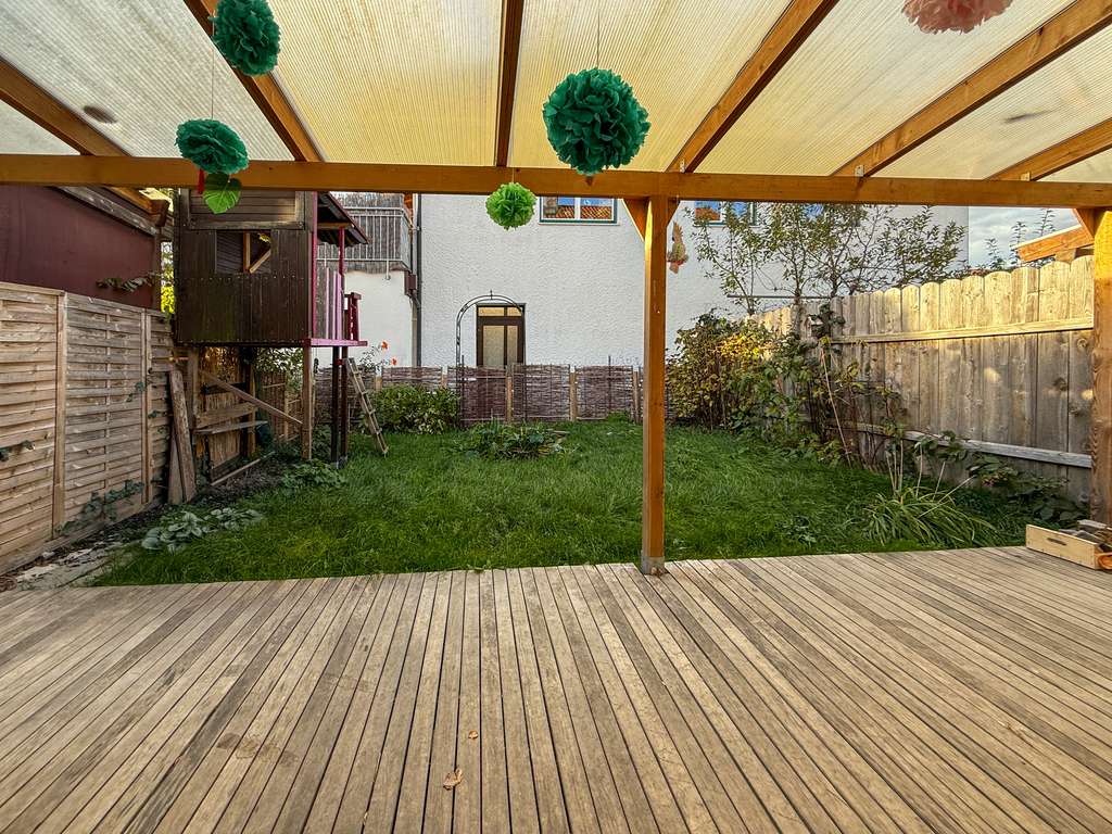 Immobilie in Großkarolinenfeld - Modernisiertes Reihenhaus mit Bergblick & Westgarten – Familienidyll in Großkarolinenfeld - Bild 2