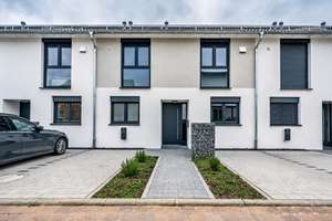 Exklusives Reihenhaus: Großzügig, modern & energieeffizient – Die vollständige Adresse der Immobilie erhältst du vom Anbieter., 74177 Bad Friedrichshall – Vorschaubild 1