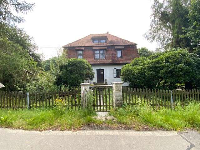 Villa "Merkel" (Sanierungsobjekt + Kulturdenkmal) mit ca. 2.124 m² Grundstück in idyllischer Lage, Chemnitz – Bild 1