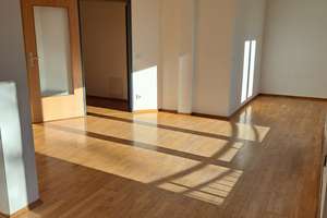 Lebendiges Stadtwohnen: 1,5-Zimmer-Apartment mit Balkon in Obersendling