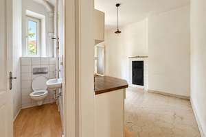 Raum für Ihre Ideen – 5-Zimmer-Altbau mit Balkon im Lehenviertel