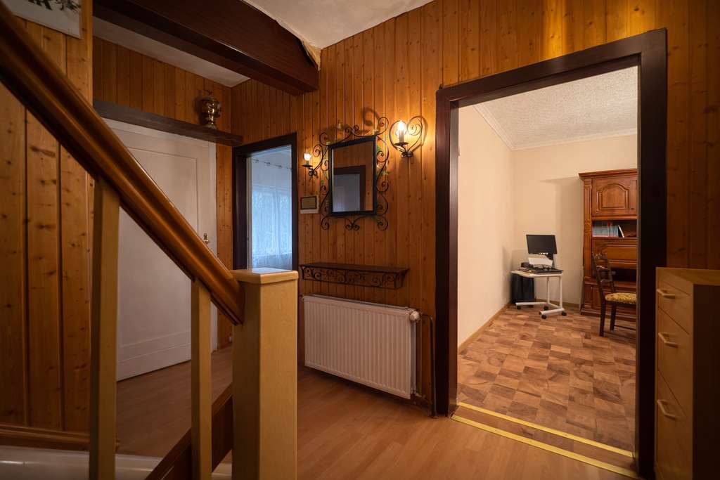 Immobilie in Hoppegarten - Naturnahes Einfamilienhaus mit 4 Zimmern, Wintergarten, 2 Hauseingängen und Garage - Bild 4